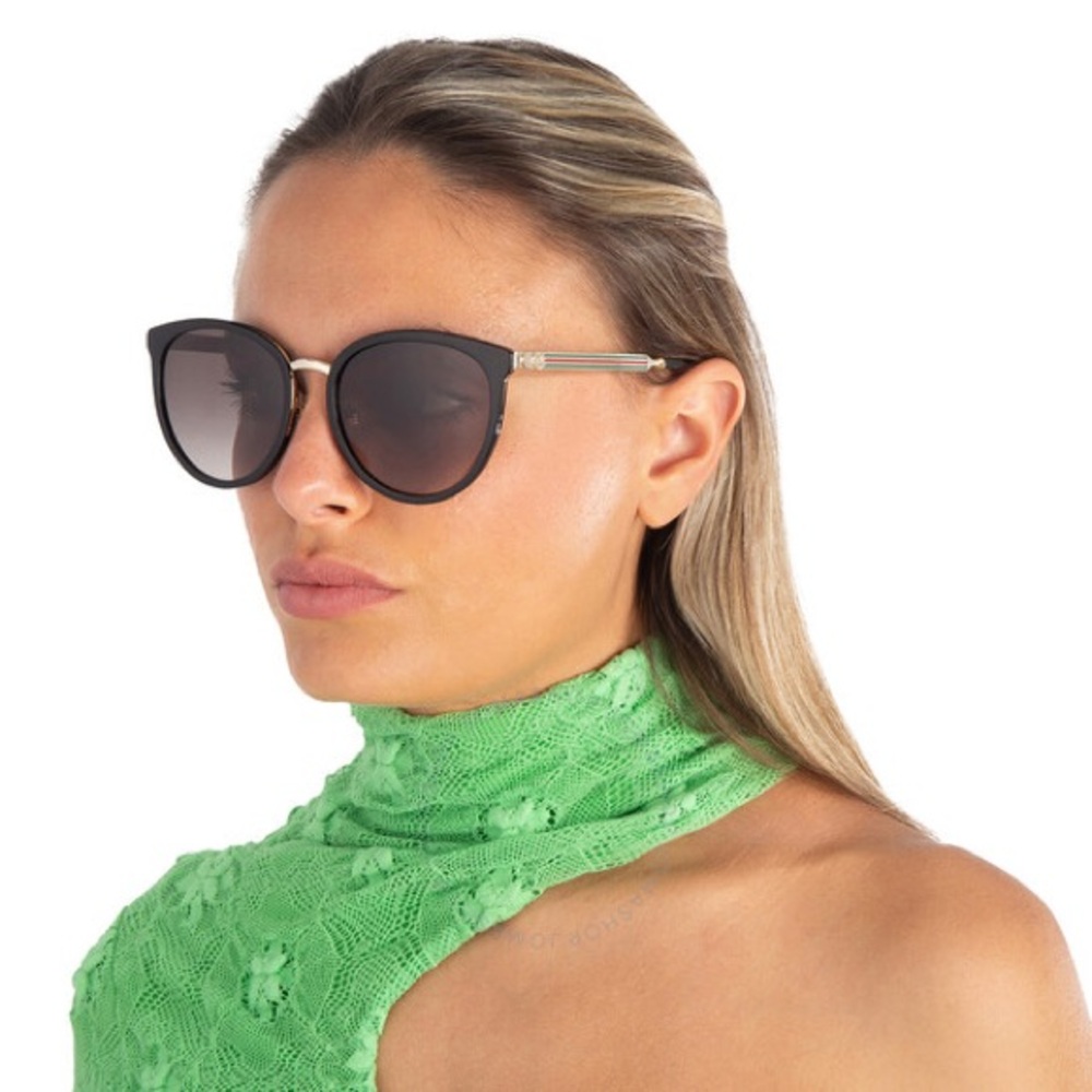 Gucci sunglasses 🕶️